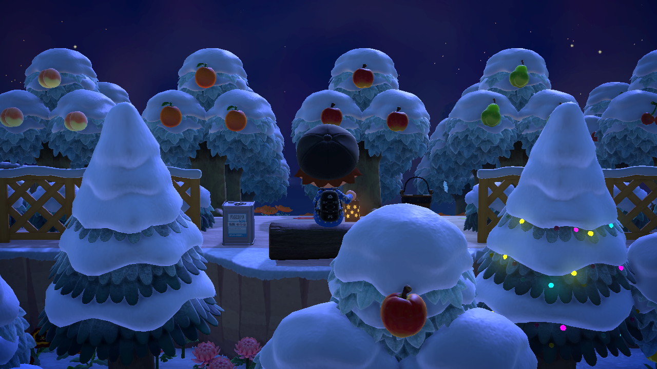 Animal Crossing: New Horizons istuskelua hedelmätarhassa