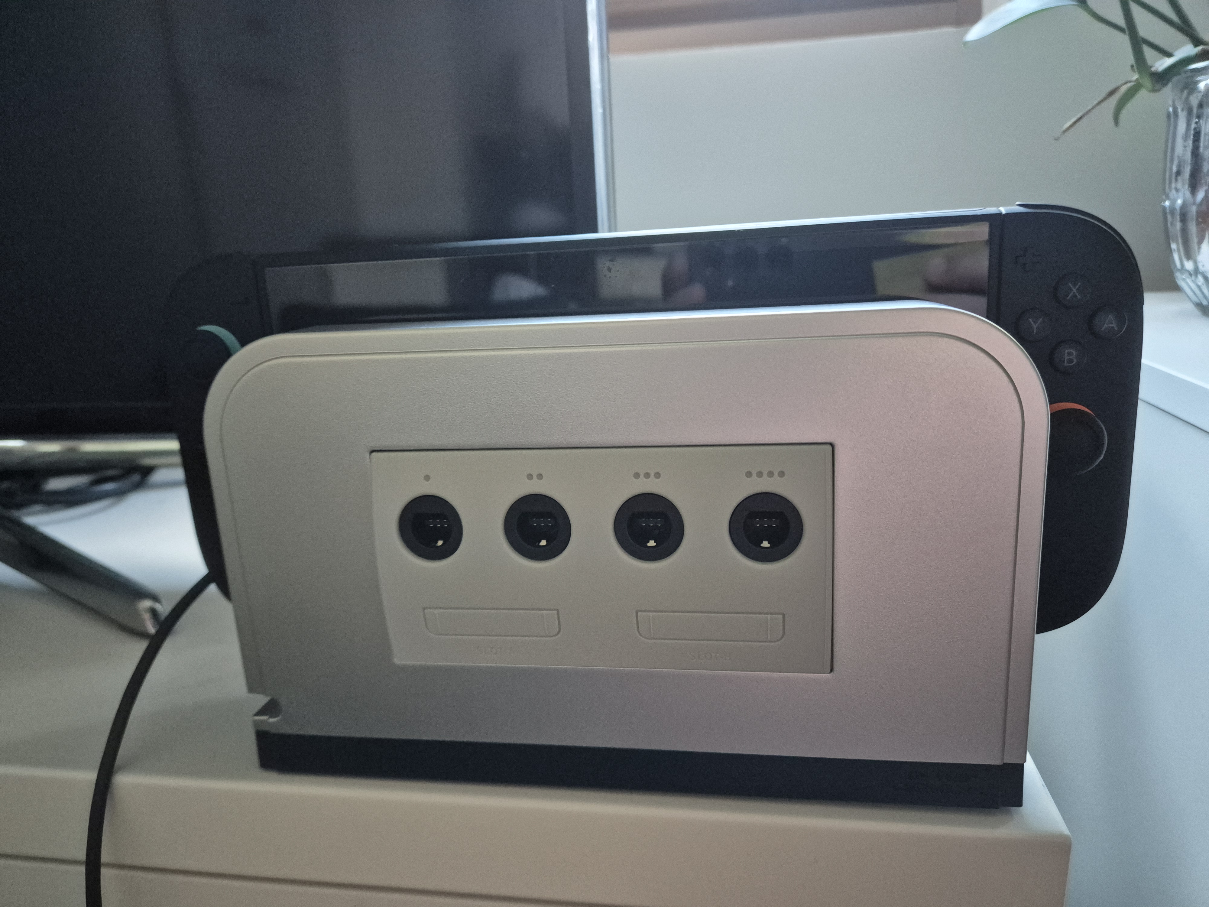 Battle Dock in action with a silver casing