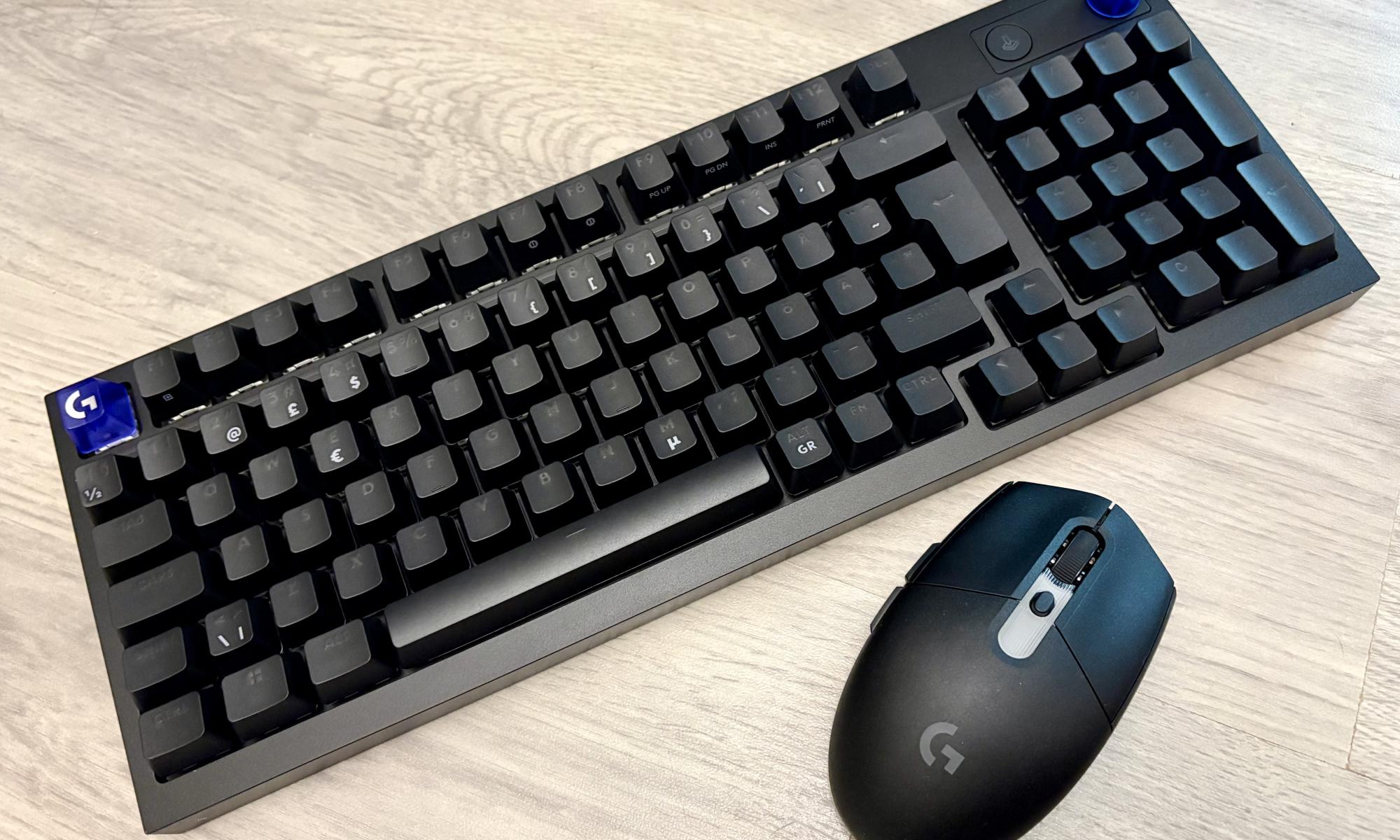 logitech g316 x pelinäppäimistö ja g305 x superlight pelihiiri