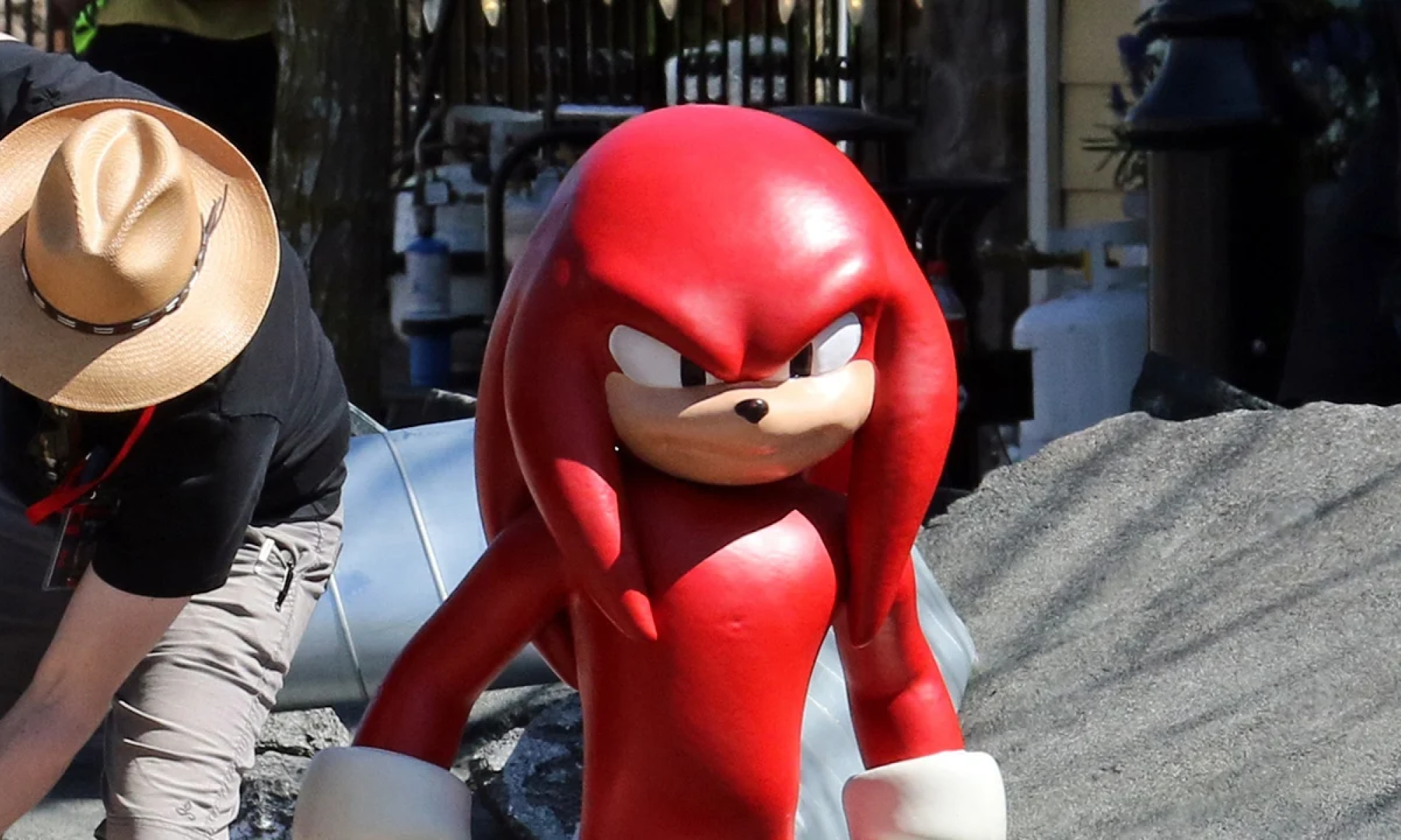 Knuckles elokuvan kuvauksissa