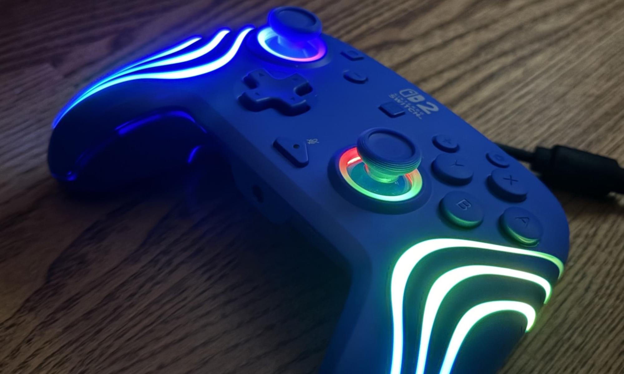 Nintendo Switch 2 Afterglow Wave Wired Controller ja valot päällä