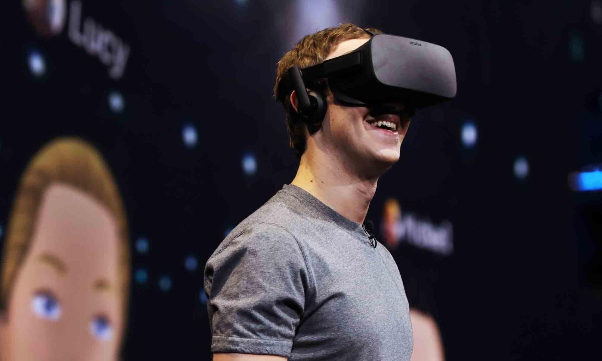 Mark Zuckerberg VR-lasit naamalla