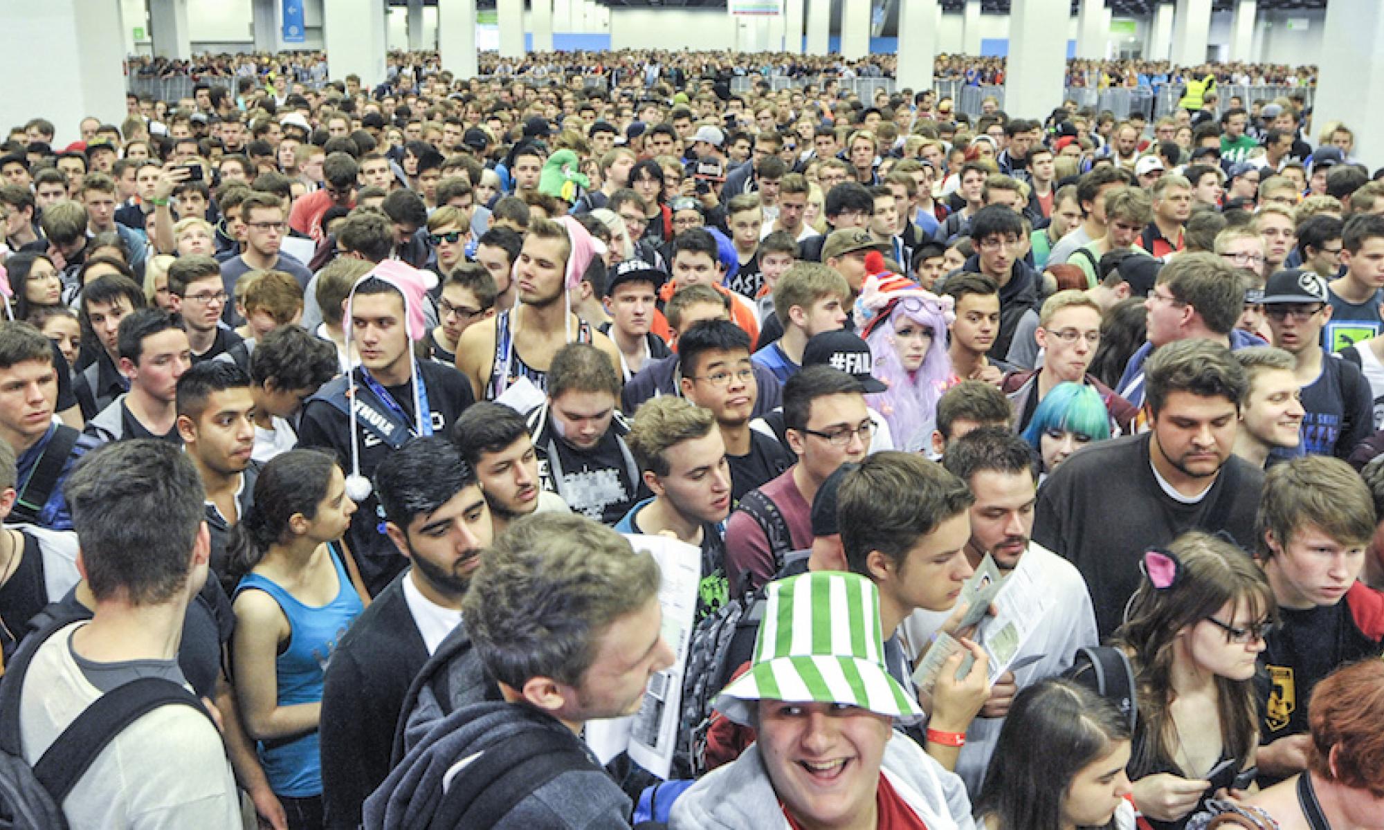 Ruuhkaa Gamescom 2014:n lattialla
