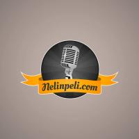 Nelinpelin logo, mikrofoni ja osoite nelinpeli.com tyyliteltynä