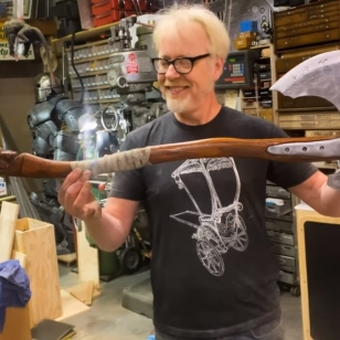 Adam Savage Leviathan-kirves axe