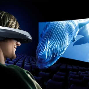 Sony Head Mounted Display virtuaalisena elokuvateatterina