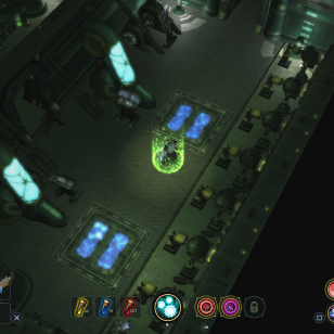 Scifi-henkinen sisätila, jota koristavat sinisenä hohtavat aukot lattiassa ja pystyyn nostetut ihmisen kokoiset lasiputket