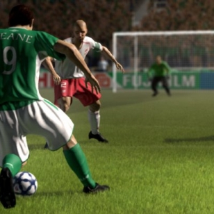 X05: Roppakaupalla kuvia Xbox 360:n FIFA 06:sta