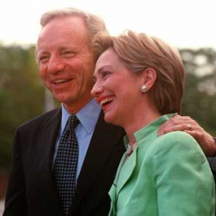 Hillary haluaa pelit tarkempaan valvontaan