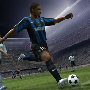 Adriano PES6:n kanteen