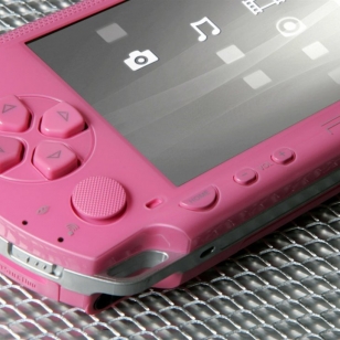Pinkki PSP aistikkaissa por.. promokuvissa