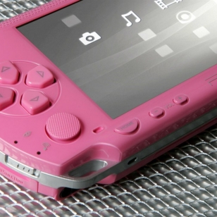 Pinkki PSP aistikkaissa por.. promokuvissa