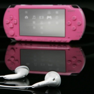 Pinkki PSP aistikkaissa por.. promokuvissa