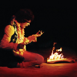 Muovi sulaa: Hendrixiä Guitar Heroon