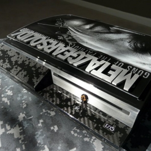 MGS4-kustomoitu PS3 myytiin 17 100 dollarilla
