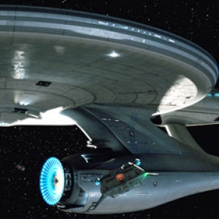 Star Trekin tähtilaiva Enterprise esittäytyy