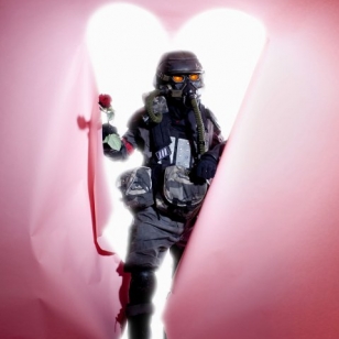 Helghast-soturi romanttisissa kuvissa