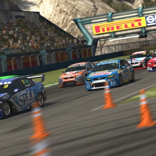 Kuvissa Forza 3:n V8 Supercar -kaarat