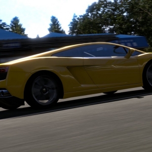 GT5:n Ferrareista ja Lamborghineista lisää kuvia