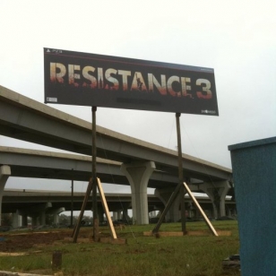 Resistance 3 -mainoksia elokuvan kulisseissa