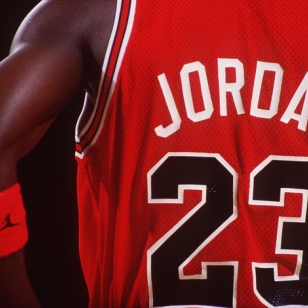 Michael Jordan donkkaa NBA 2K11:n kanteen