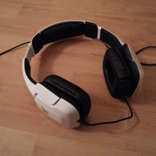 Testissä Tritton Kunai Headset