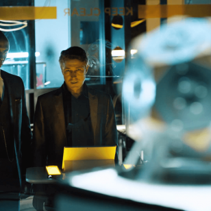 Martin Hatch (Lance Reddick) ja Paul Serene (Aidan Gillen), Quantum Break