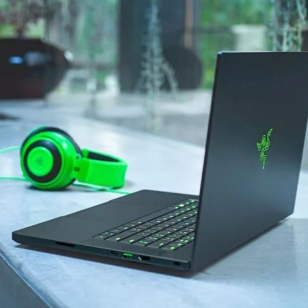 Razer Blade 15 pelikannettava