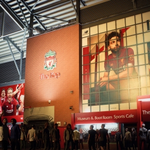 FIFA 21 Liverpoolin stadikka