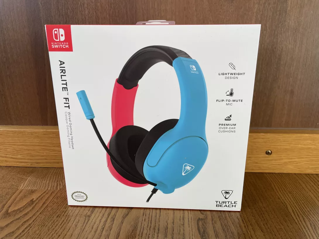 Turtle Beach Airlite Fit kuulokkeet paketissa.jpg