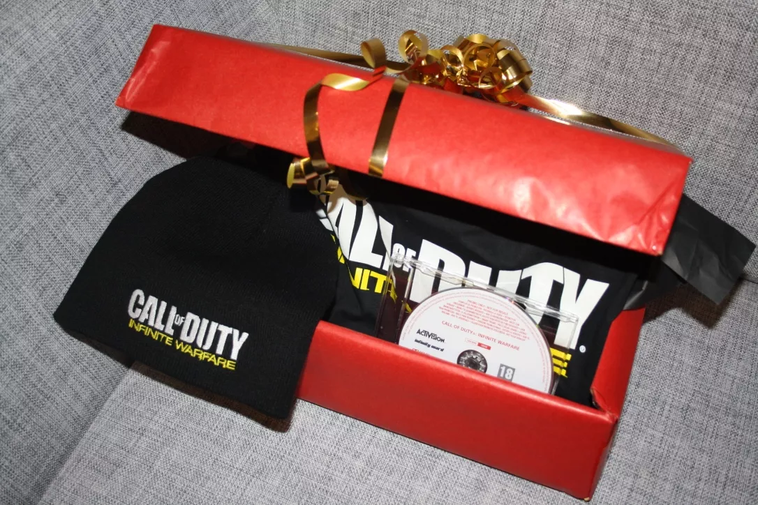 Call of Duty hat + T-shirt + PS4 game.jpg