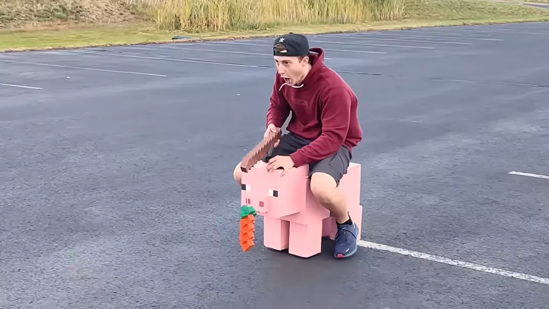 Electo ja Minecraft-possuajokki