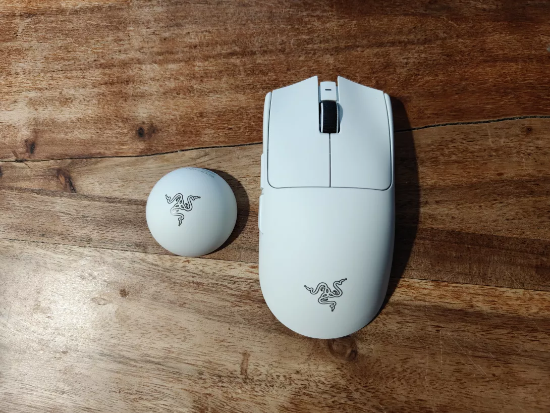 Razer Viper 4 Pro ja vastaanotin