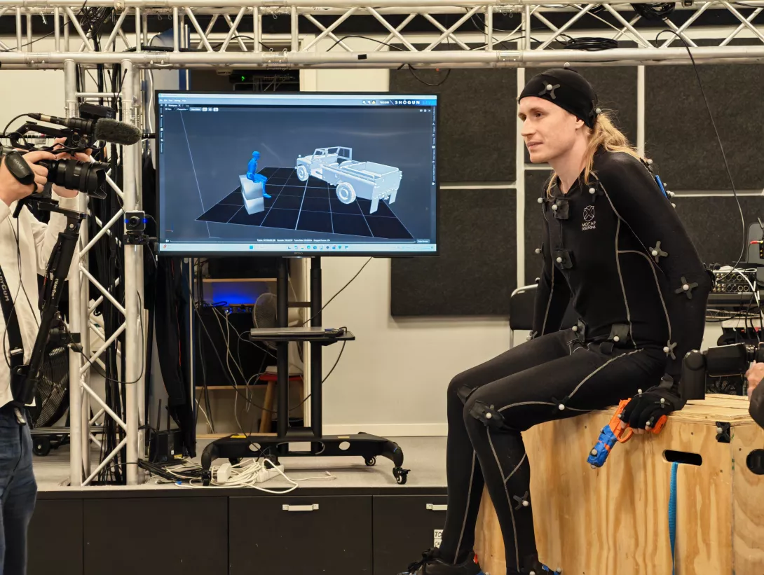 IO Interactive - Mocap näyttelijä istumassa rekassa