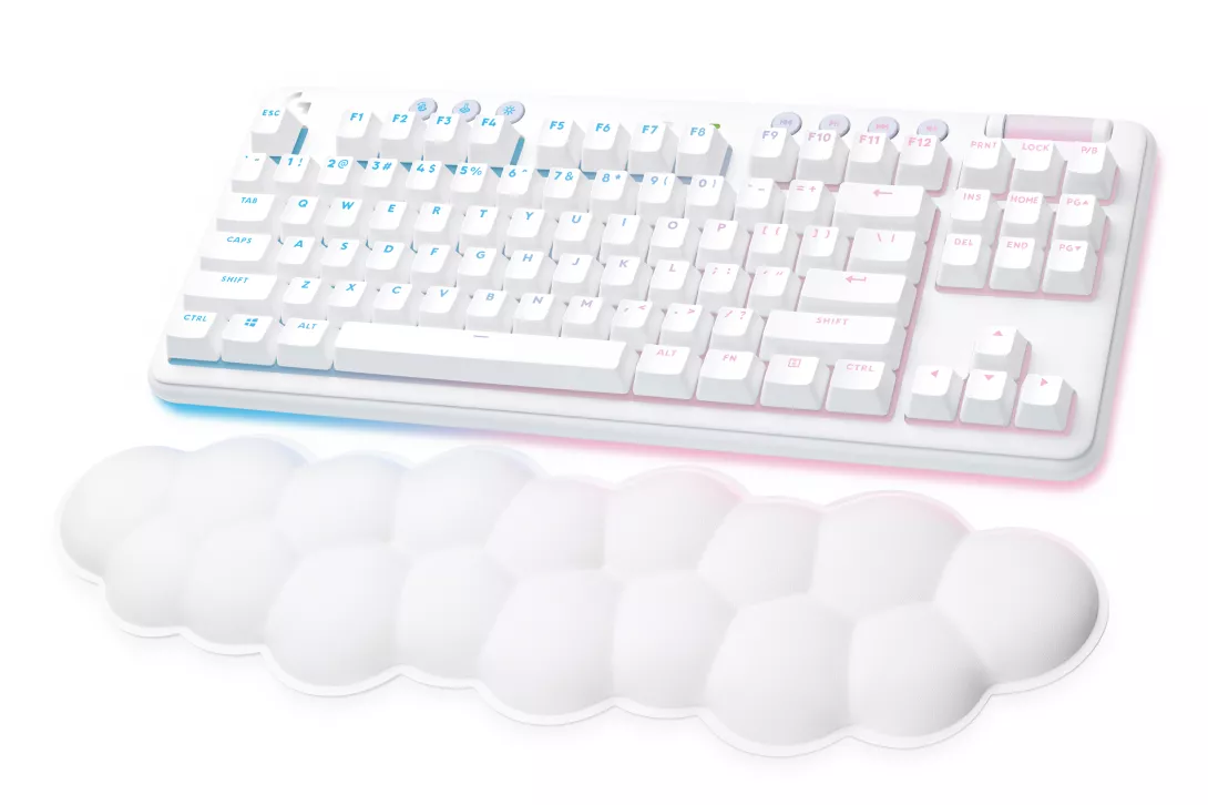 Logitech G715 ja pilvi