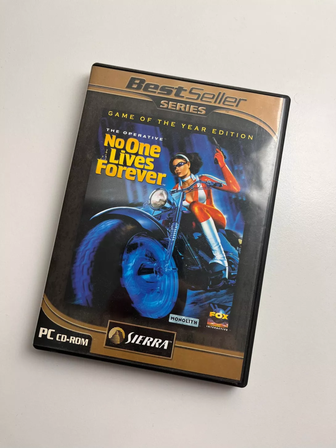 No One Lives Forever kotelo