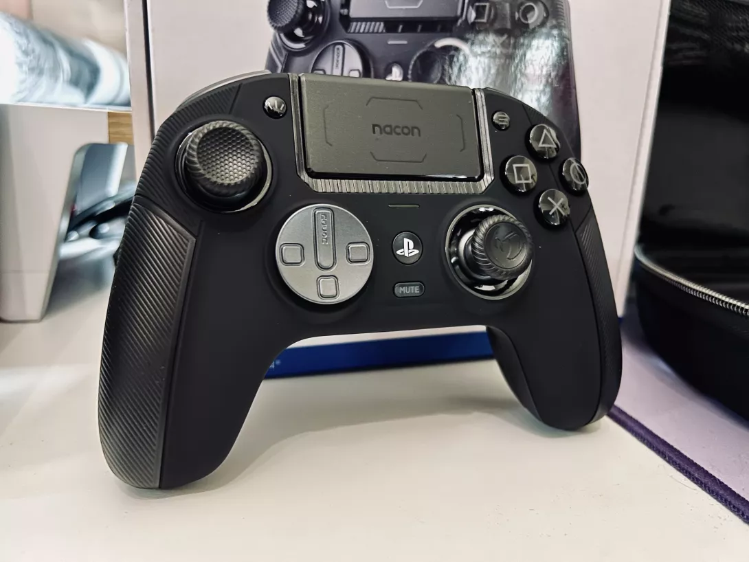 Nacon Revolution 5 Pro playstation.jpeg