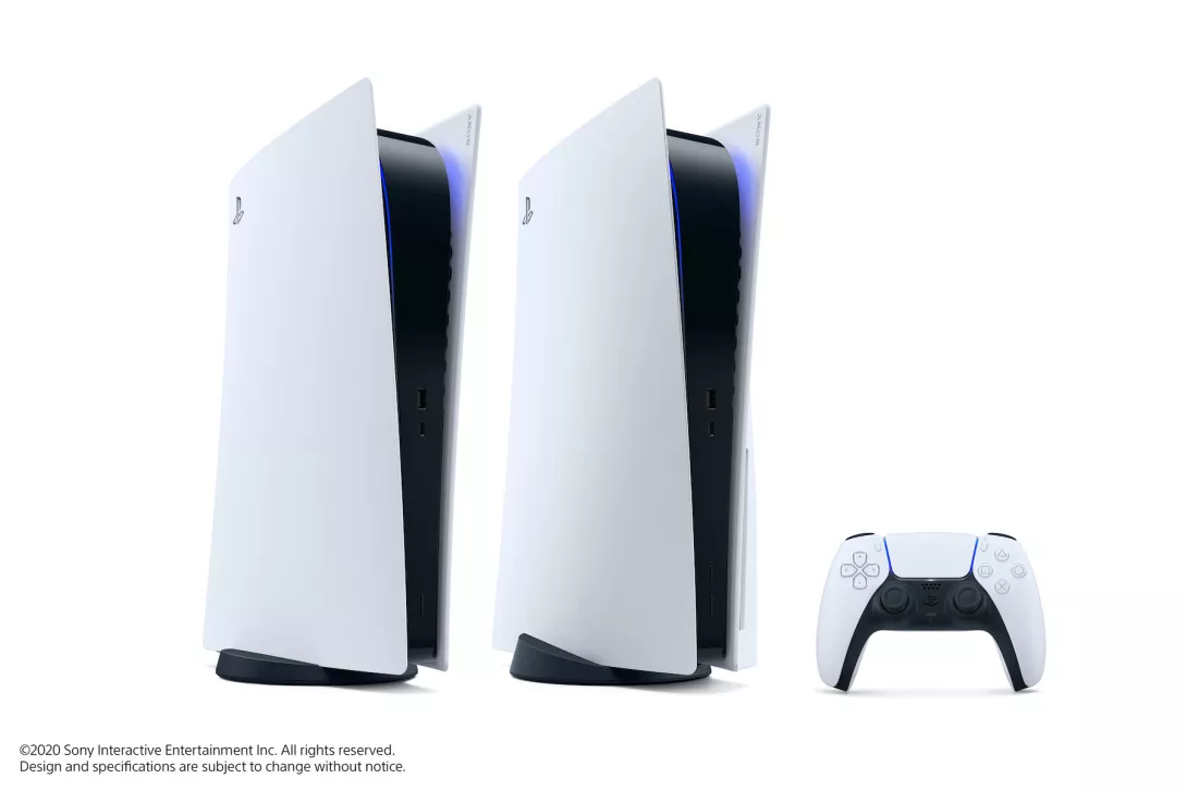 PS5 PlayStation 5 konsoli molemmat versiot ja DualSense-ohjain.jpg
