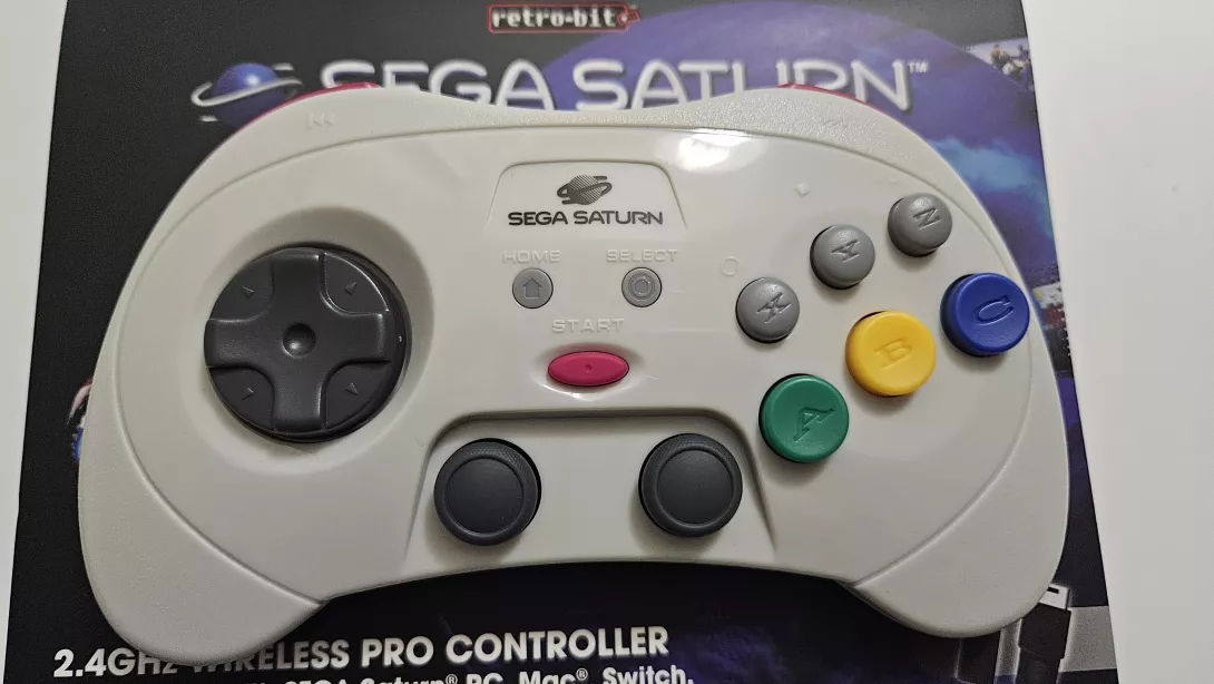 Retro-Bit Sega Saturn Controller – Ohjain ulkona laatikosta
