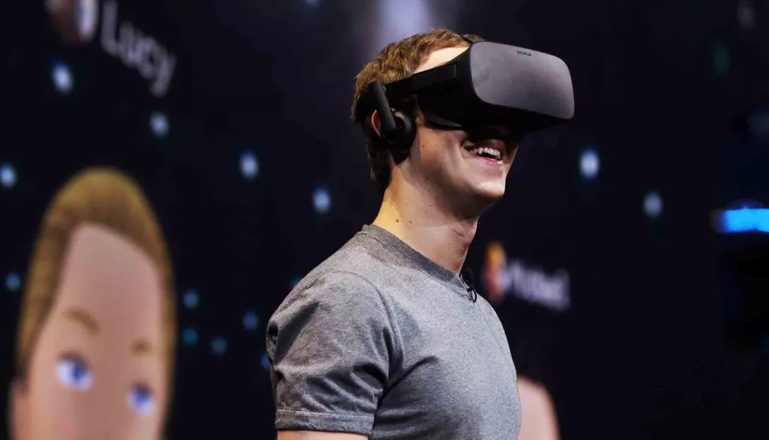 Mark Zuckerberg VR-lasit naamalla