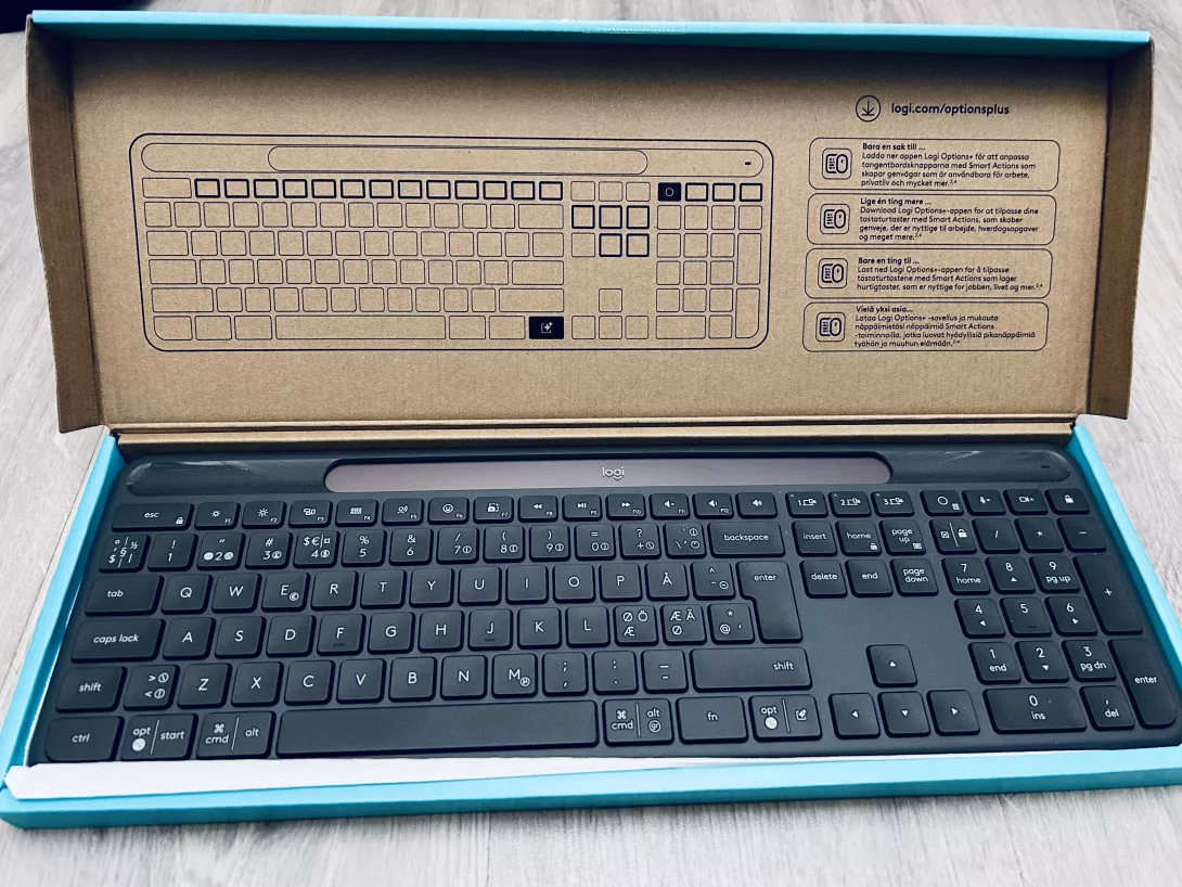logitech solar näppis laatikossa.jpeg