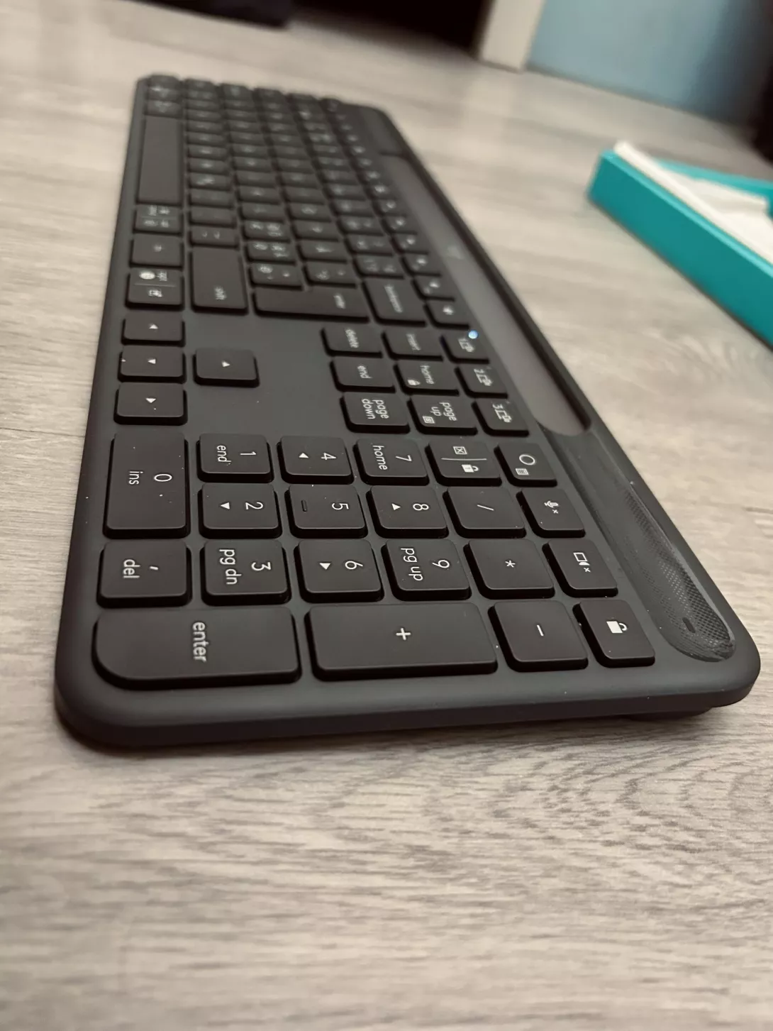 logitech solar näppis.jpeg