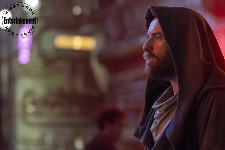 obi-wan-kenobi-ewan-mcgregor-lightsaber.jpg