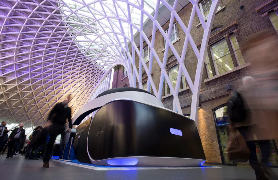 PSVR King's Crossin rautatieasemalla